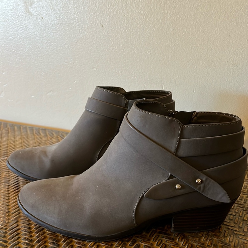 Soda, gray ankle bootie, suede/nylon/man made leather, size 7.50, 1.25” heel